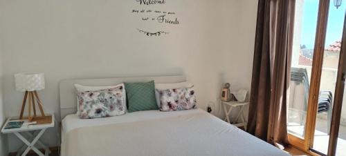Una cama o camas en una habitación de Guesthouse Alliya