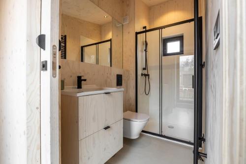 Ένα μπάνιο στο Hello Zeeland - Tiny House Zeeuwse Liefde 11