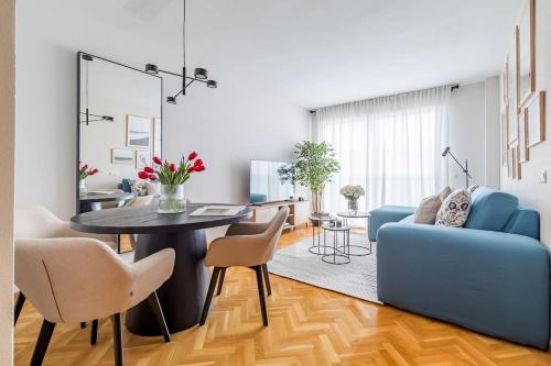 Apartamento con parking y piscina