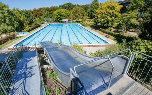 Bazén v ubytování Zeitlos in Waldkirchen nebo v jeho okolí