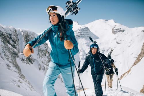 two people on skis on a snowy mountain at Appartement in the middle of Zürs/ Skiarlberg in Zürs am Arlberg