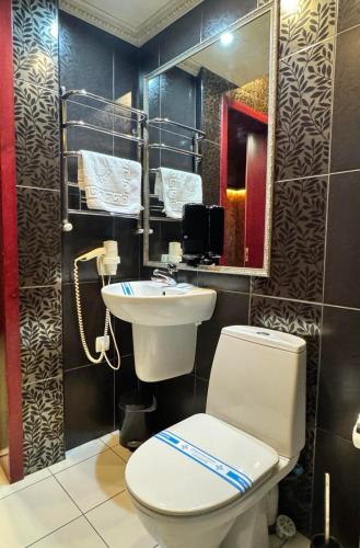 Bilik mandi di Hotel Veles