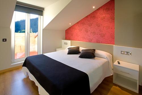 Postel nebo postele na pokoji v ubytování Apartamentos Spa Villa Pasiega