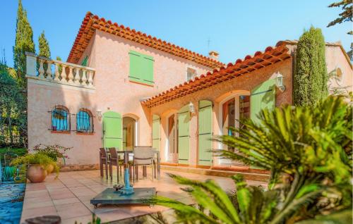 Awesome Home In Saint-Raphaël With Wifi