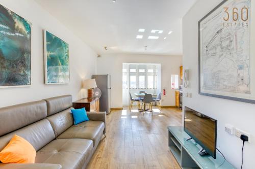 Charming home with Sea views & Maltese Balcony by 360 Estates