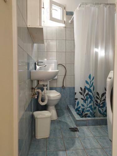 Ванная комната в Atsoupi Home