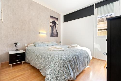 a bedroom with a bed and a window at Apartamento WELCS PDA-128-cerca del mar in Platja d'Aro