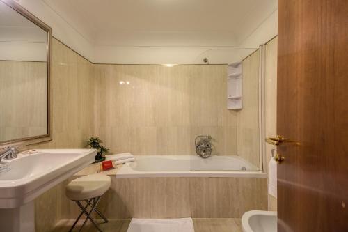 Ванна кімната в Relais Hotel Antico Palazzo Rospigliosi