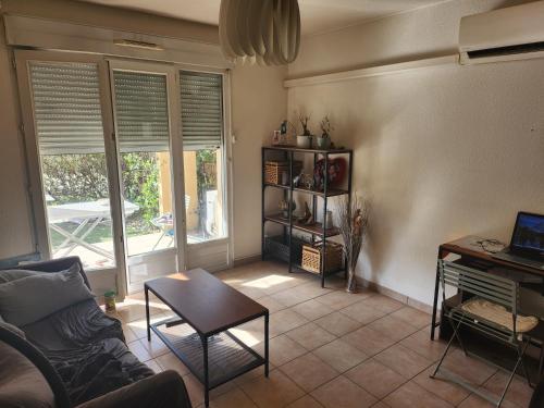 Photo de la galerie de l'établissement Appart 4 pers résidence piscine, à Villeneuve-lès-Avignon