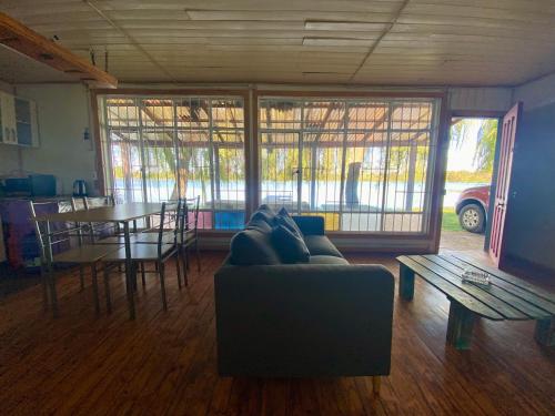 a living room with a couch and a table at CABAÑA CON MUELLE ORILLA LAGUNA in Quillón