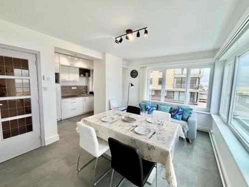 A kitchen or kitchenette at Phebus 0101 - Vue Mer