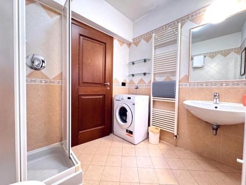 a bathroom with a washing machine and a sink at Realkasa Towers View in Bologna