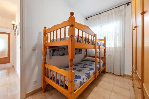 Ένα ή περισσότερα κρεβάτια σε δωμάτιο στο Villa La Plana avec piscine privée sur la Costa Dorada