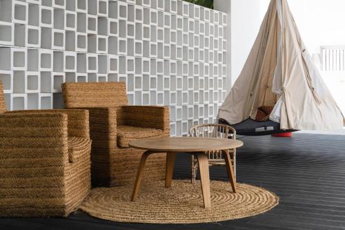 a room with a table and chairs and a tent at Buendía Corralejo Nohotel in Corralejo