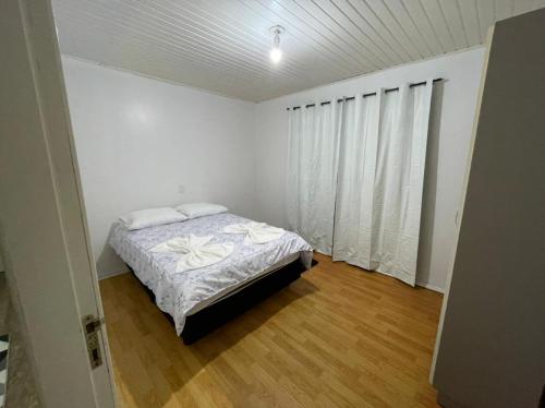 Posteľ alebo postele v izbe v ubytovaní Casa confortável