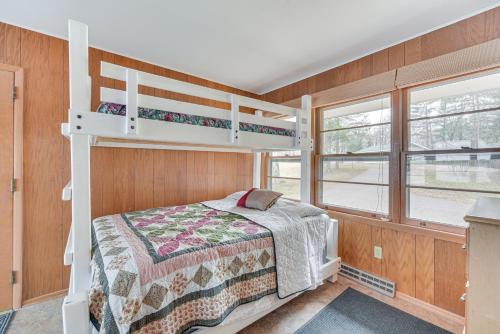 a bedroom with bunk beds in a house at Waterfront Lake Holcombe Getaway with Dock in Conrath