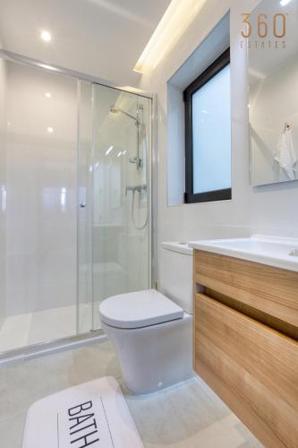Gallery image of Cosy Penthouse with Terrace & views in St Julians by 360 Estates in Tal-Għoqod
