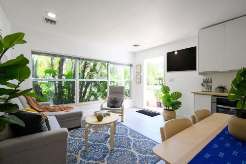 Kuchyň nebo kuchyňský kout v ubytování Bright & Comfortable Apt in Victoria Park