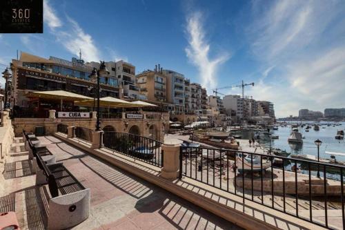 Gallery image of Cosy Penthouse with Terrace & views in St Julians by 360 Estates in Tal-Għoqod
