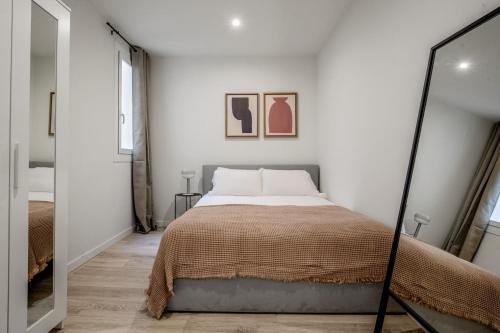 Tempat tidur dalam kamar di Blueground El Putxet i el Farró fully furnished BCN-133