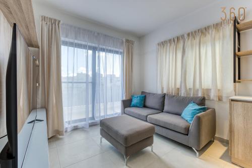 Gallery image of Cosy Penthouse with Terrace & views in St Julians by 360 Estates in Tal-Għoqod