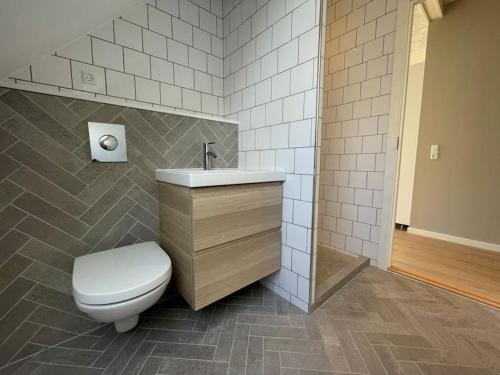 Koupelna v ubytování 3-bedroom city center w private parking