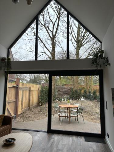 Un patio o zona al aire libre en B&B Sint-Mariaburg