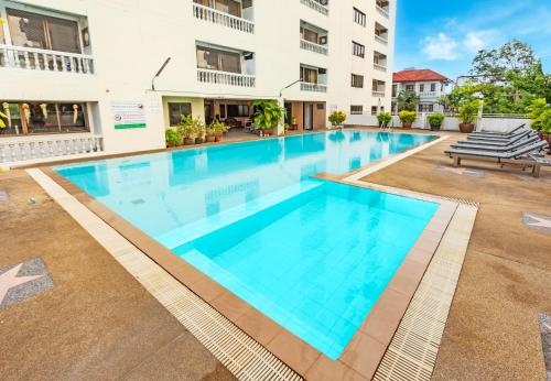 a large swimming pool in front of a building at Omni Suites Serviced Apartment 1Bedroom in Bangkok