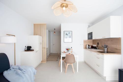 A5 Staywizus - Modern Studio 5 min to Sea - Pool & Garage