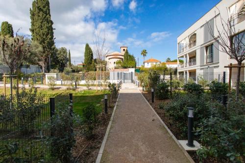 A5 Staywizus - Modern Studio 5 min to Sea - Pool & Garage