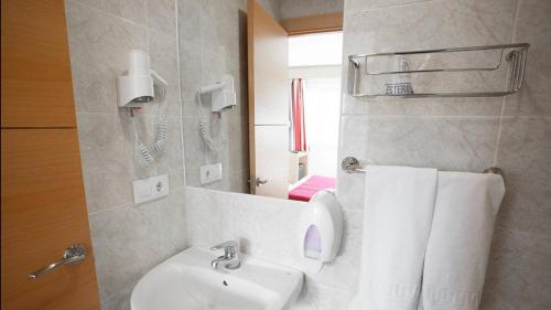 a bathroom with a sink and a mirror at Hotel Amic Colon in Palma de Mallorca