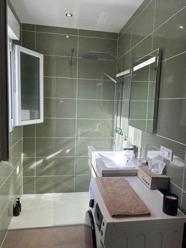 a bathroom with a sink and a mirror at Gîte de Mam's - Voie verte in Bazeilles