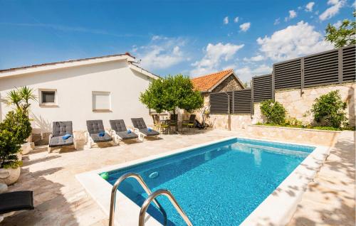 Stunning Home In Desne