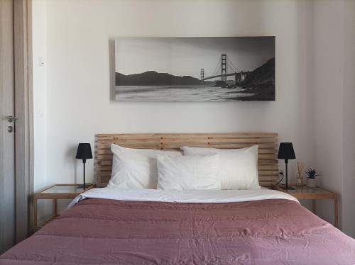 A bed or beds in a room at Myron Apartments