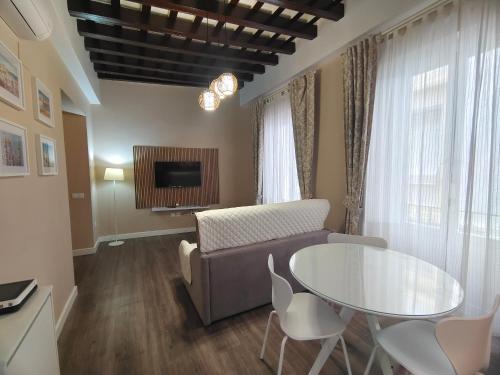 Una televisión o centro de entretenimiento en La Viña (centro histórico)