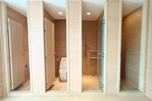 a bathroom with a toilet in a room at 2BR, 6 Mins walk BTS Wuttakat in Bangkok