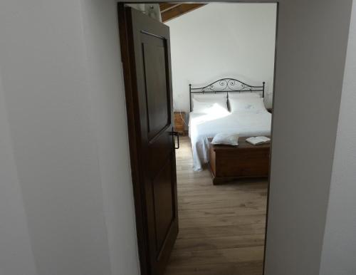 an open door to a bedroom with a bed at IL BORGHETTO in San Sisto