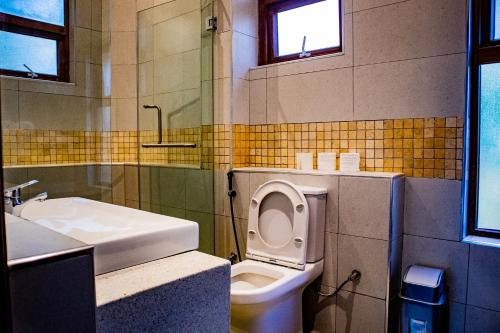 a bathroom with a toilet and a sink at Amani House in Kilifi