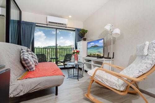 Μια τηλεόραση ή/και κέντρο ψυχαγωγίας στο The Title Residencies Naiyang Beach