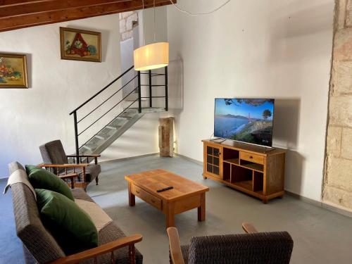 Μια τηλεόραση ή/και κέντρο ψυχαγωγίας στο Can Feliu House by Slow Villas