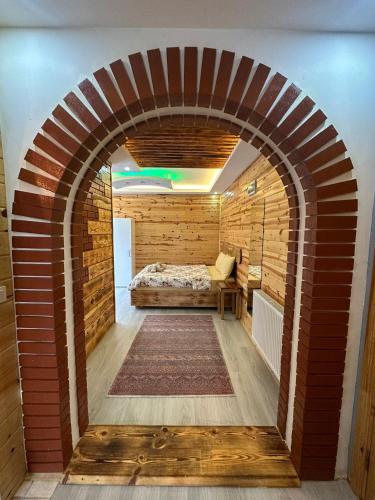 a room with a brick arch with a bed in it at Peruma otel bungalov in Çamlıhemşin