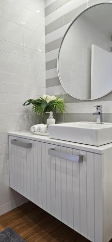 a bathroom with a sink and a mirror at Casa "Patota" - Nazaré - Alojamento Local in Nazaré