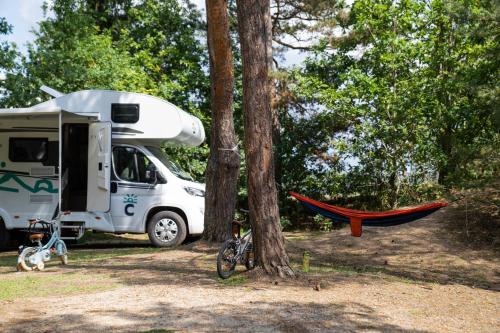 Fotografie z fotogalerie ubytování Campiri Base Prague - motorhomes & RVs rental company v destinaci Tuchoměřice