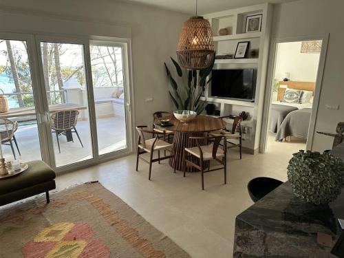 Renovated apt Aranja: with big balcony and sea view
