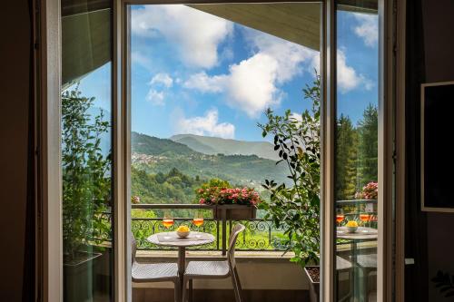a balcony with a table and a view of a mountain at Rota Apartments in Rota d'Imagna