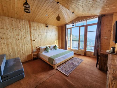 Postel nebo postele na pokoji v ubytování Gadegal Homestay Narkanda - Rooms & Pahadi Café