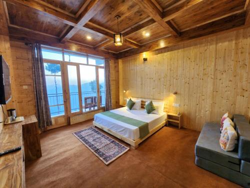 a bedroom with a bed and a couch in a room at Gadegal Homestay Narkanda - Rooms & Pahadi Café in Shimla