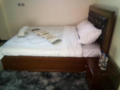 uma cama com um telefone em cima em Cozy Homestay Private Room: Home-Away-Home em Addis Ababa