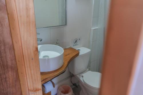 a bathroom with a sink and a toilet at Cabañas El Bosque in Maitencillo