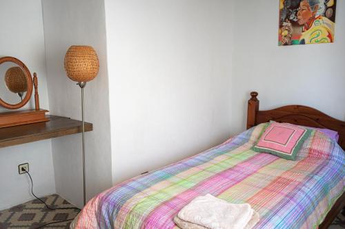 Ένα ή περισσότερα κρεβάτια σε δωμάτιο στο Casa Rural Los Sentidos Jimena
